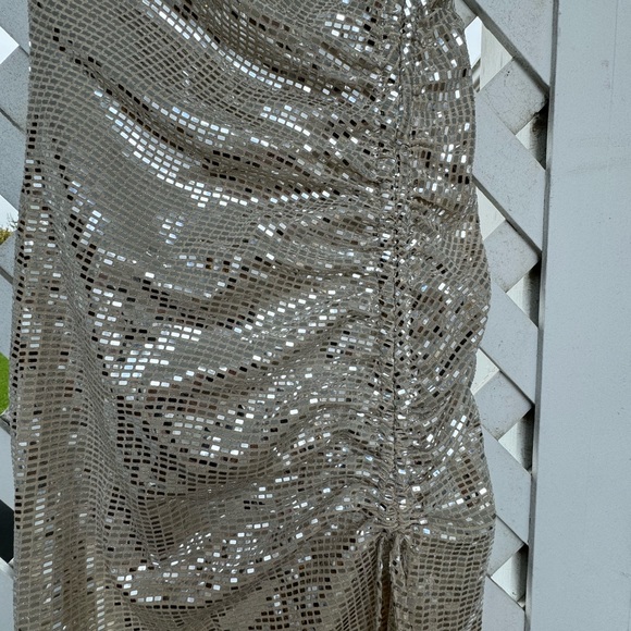 Line and Dot glow up dress - Picture 2 of 6